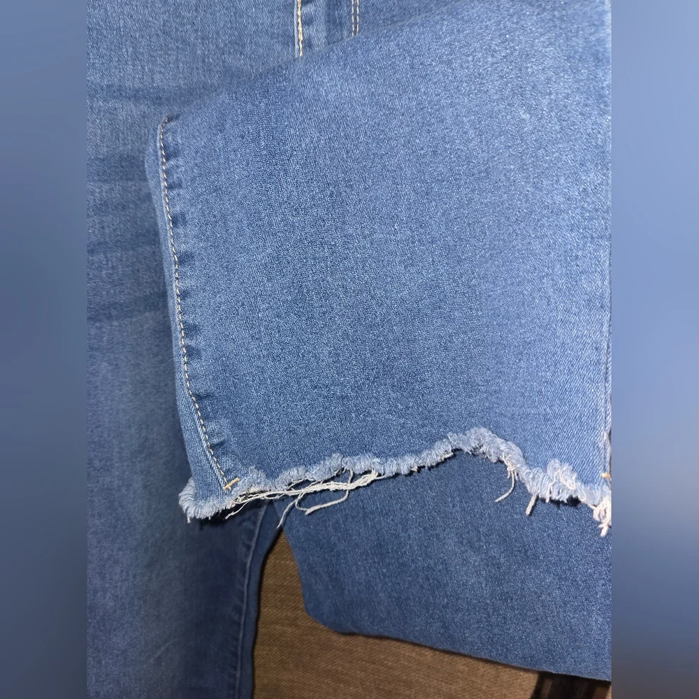 Women's Juniors Thread And Others Distressed Raw Hem Jeans Pants Size 13/31 - Picture 7 of 15